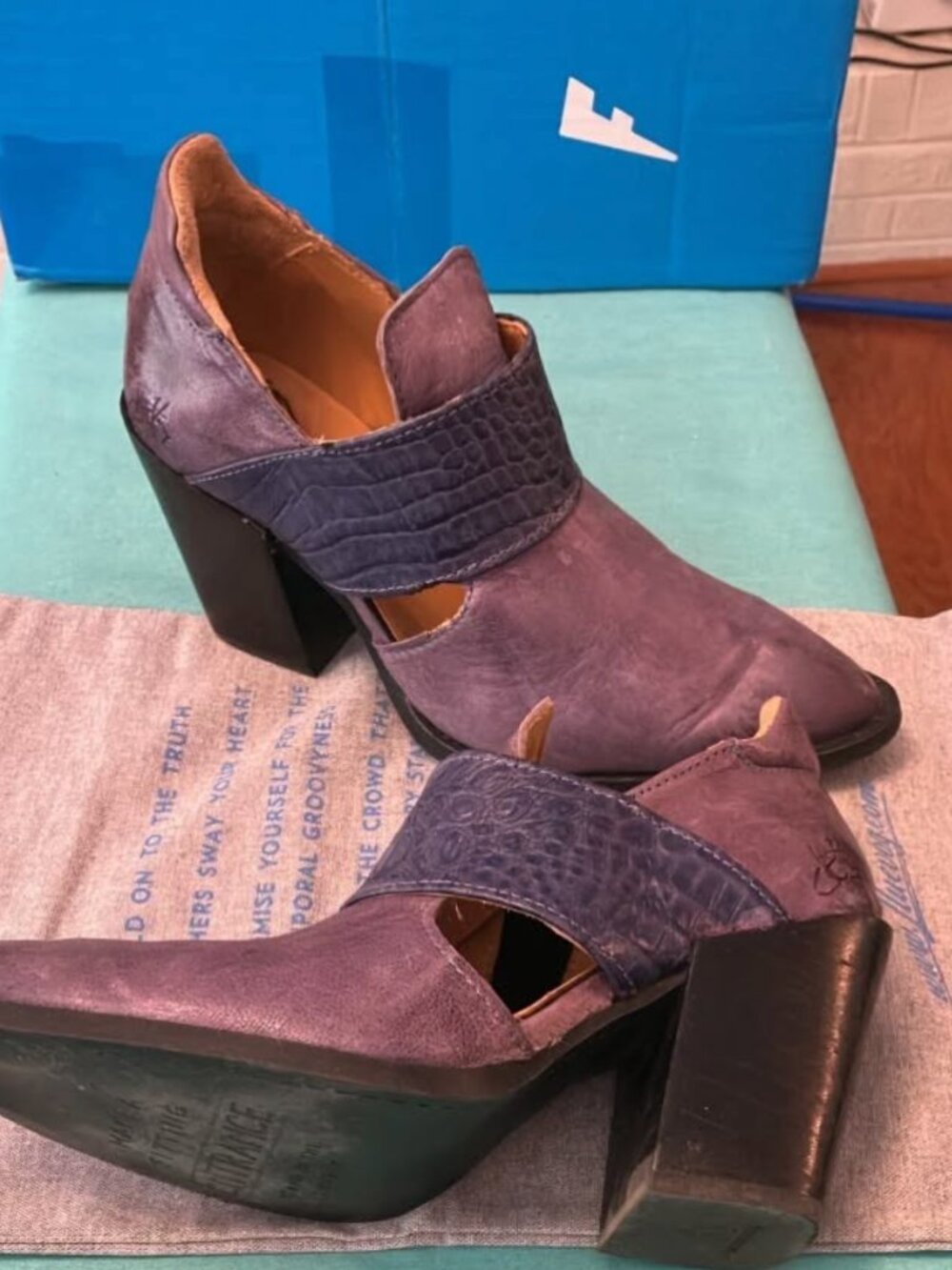 7.5 John Fluevog Entrance Room 502 open-sided block-heel shoes purple/navy blue